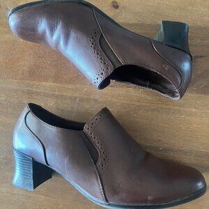 Thom McAn Brown Leather Slip-on Booties Chunky Heels Women's Size 10‎ W